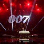"007 James Bond" Theme aus dem Film "Dr. No" beim Crew Show Opening im Theater der Mein Schiff 6