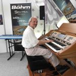 An der Böhm SINFONIA 480SE auf dem Orgel Center Süd Messestand auf der MiR in Memmingen